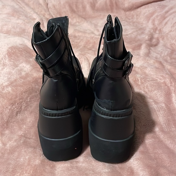 Black Demonia Shaker-52 - Picture 7 of 13